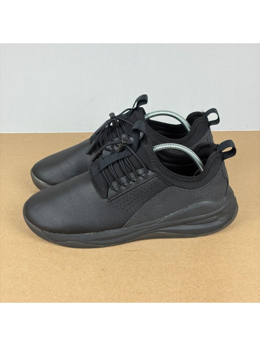 Clove Classic All Black Athletic Shoes Womens 8.5 Triple Black Low Top Nursing